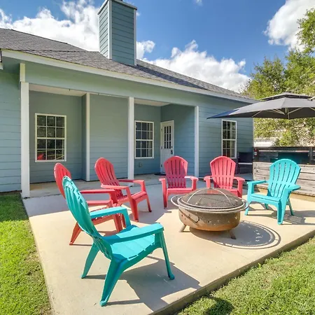 Less Than 1 Mi To Beach - Home With Deck And Yard In Waveland!